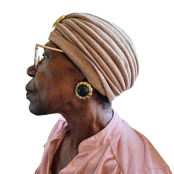 Vintage Gold and Black Beaded Clip-On Earrings - Picture 4 of 4